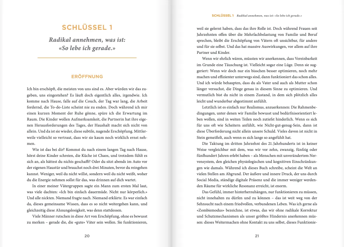 Aufgeschlagenes Buch „Radikal Vater sein“: Beginn von Schlüssel 1 „Radikal annehmen, was ist“